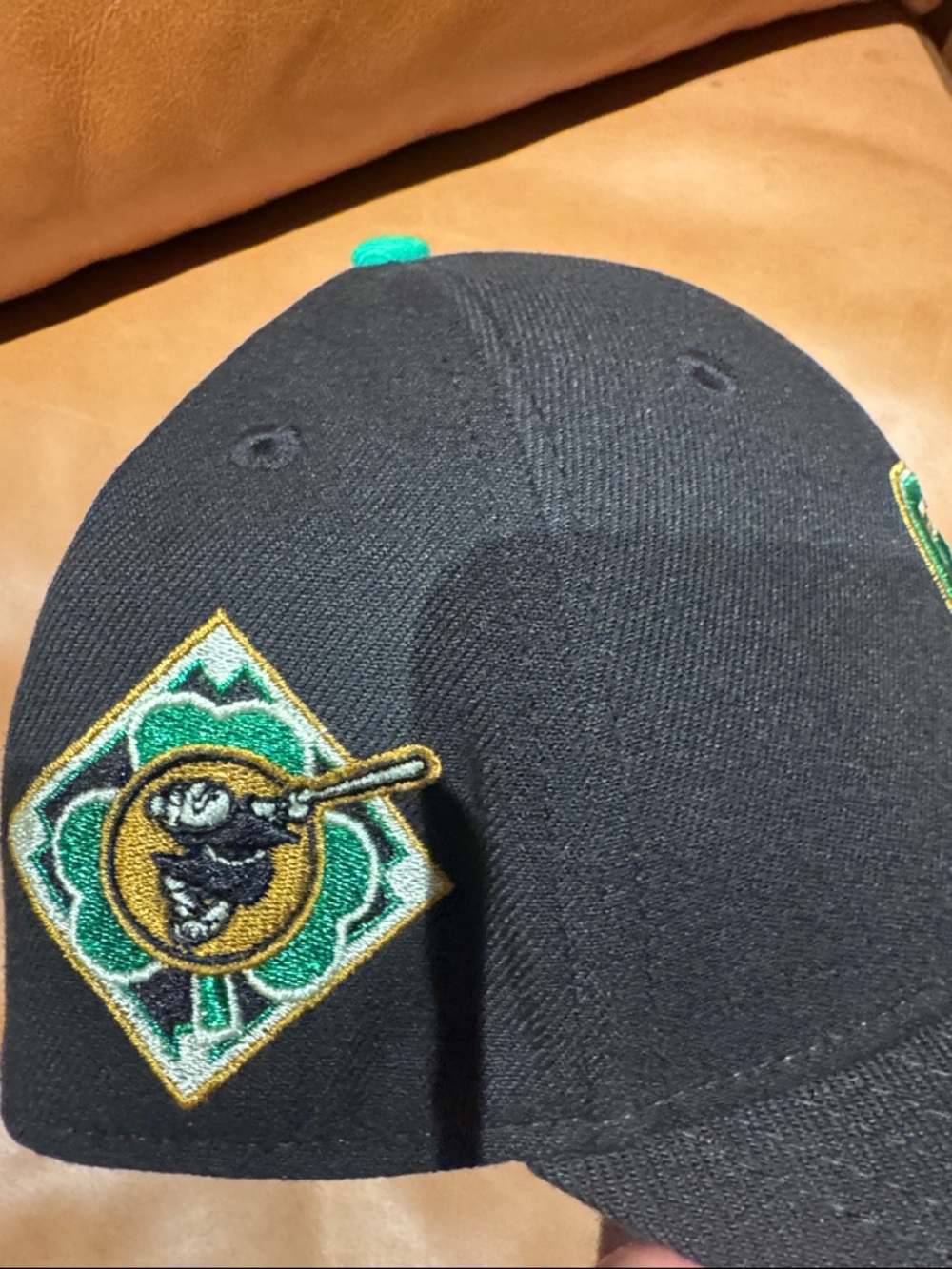 New Era Padres St Patrick’s Day Hat 39THIRTY Green Gold Side Patch L XL - Picture 4 of 6